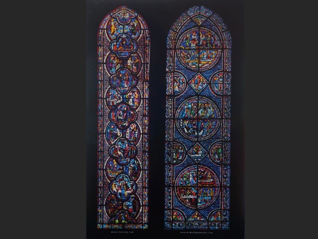 シャルトレ大聖堂ステンドグラスの窓