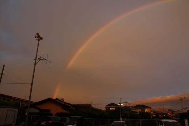 つれづれ366 夕暮れの大きな虹